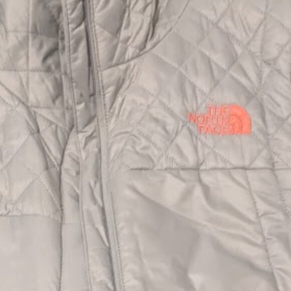 The North Face - Lightweight Quilted Plush Puff Vest C645 | XS | Gray & Red Logo - Picture 5 of 14